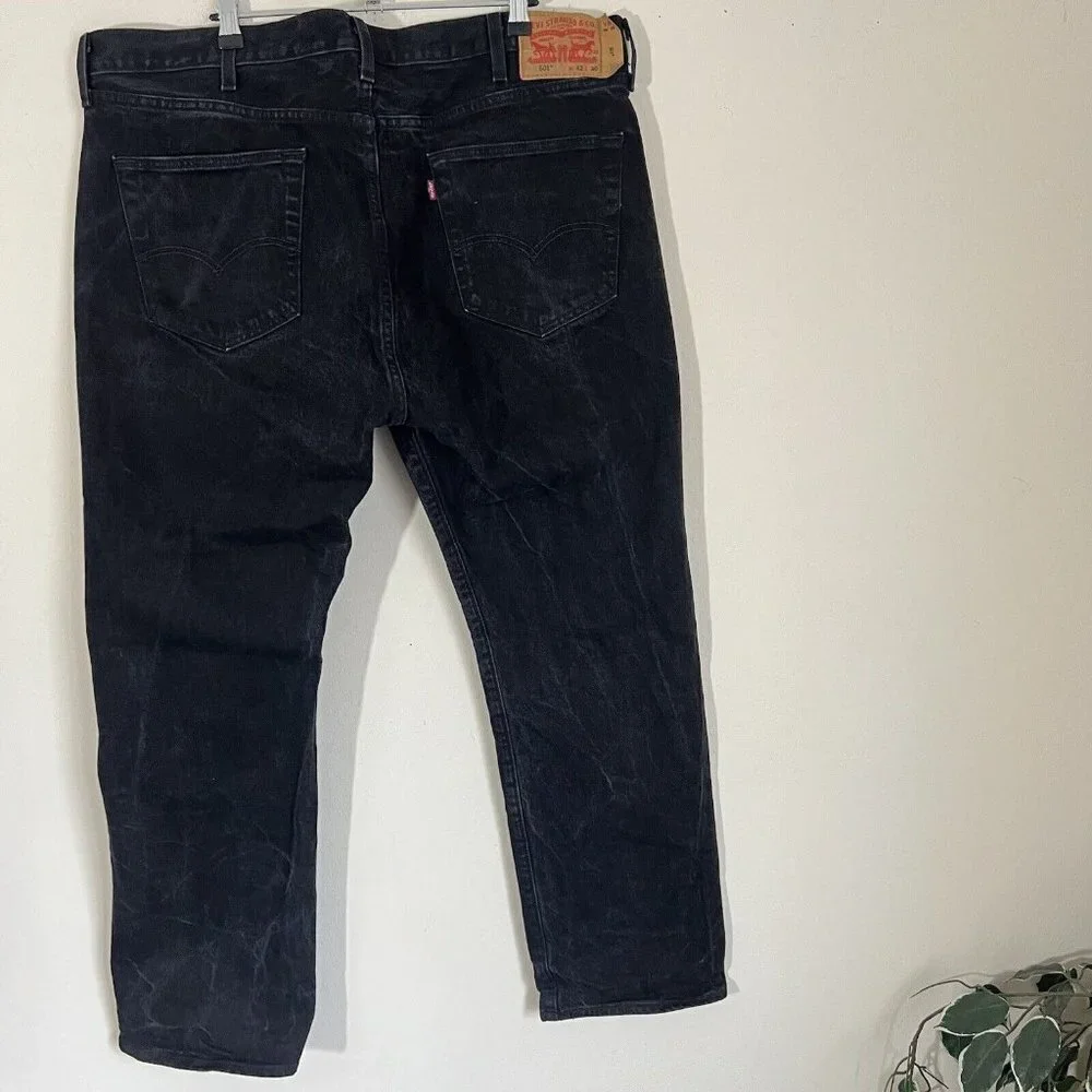 Levi's 501 Straight Leg Button Fly Jeans Mens Size 42x30 Black Washed